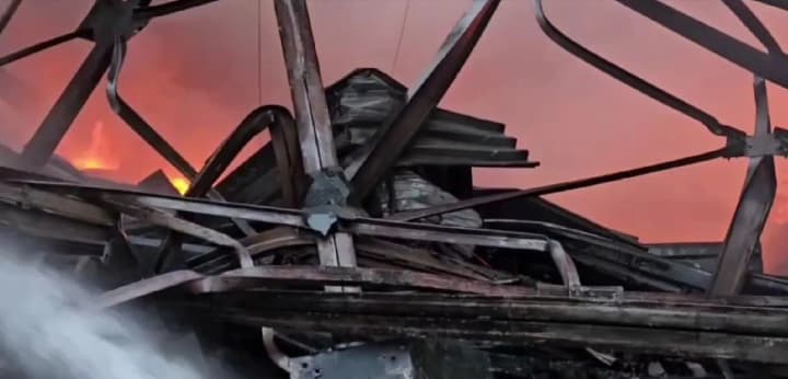 The fire at the APZ-20 plant in Kursk reached an area of 17,000 square meters: the Ministry of Emergency Situations of the Russian Federation assures of localization