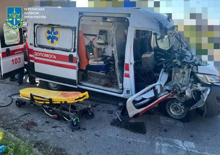 In Kherson, a Russian drone attacked an ambulance: medics wounded