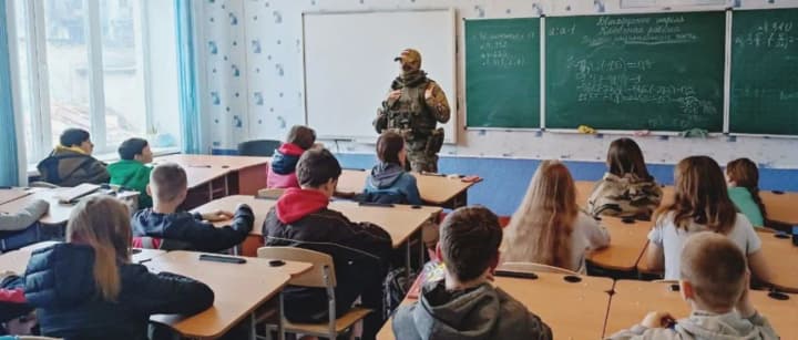 "Anti-extremist lectures": in the temporarily occupied territories, the occupiers teach children to hate Ukraine