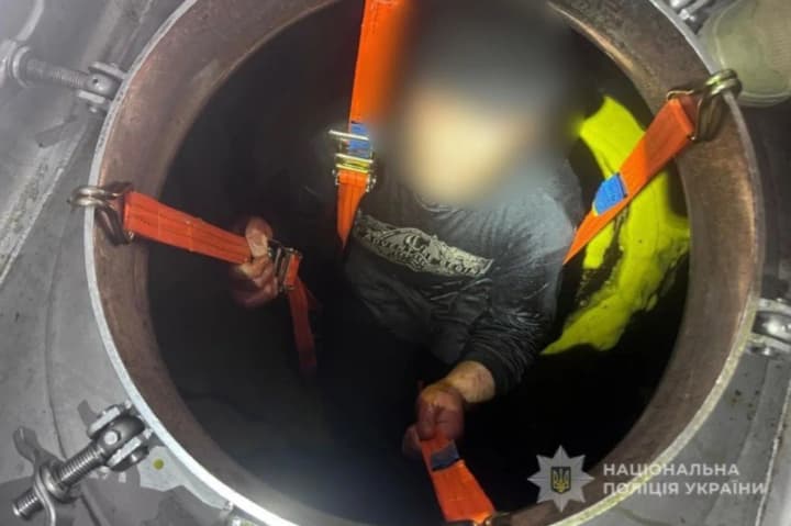 Екстремальний перетин кордону: чоловік спробував у цистерні з олією незаконно виїхати з України 