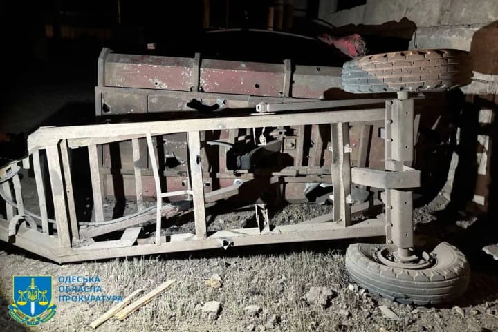 Ракетний удар рф по Одещині знищив склади фермерів та техніку: показали наслідки