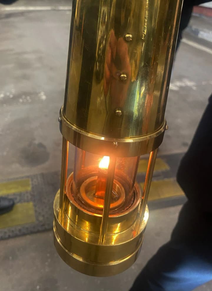 В Украину прибыл Благодатный огонь из Варшавы: его встретили на Волыни