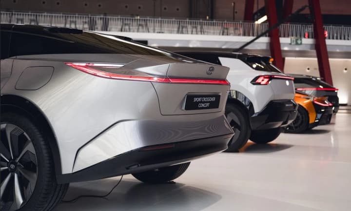 Західні автовиробники планують повернутися до Китаю, застосовуючи місцеве програмне забезпечення - FT