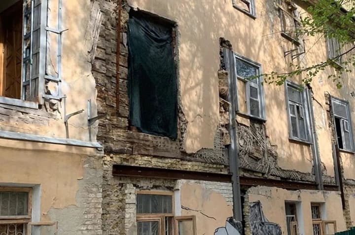 In Kyiv, the "House with a bread shop" continues to be destroyed despite the ban