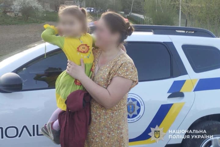 3-year-old girl from the Ternopil region walked almost 10 km through the forest while she was being searched for