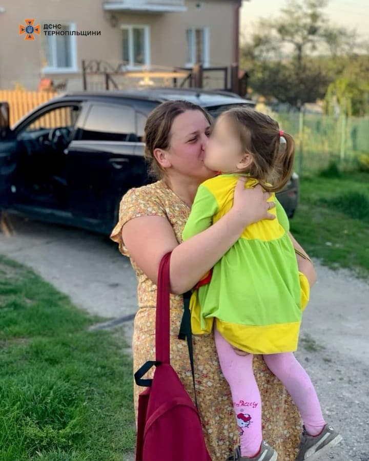 На Тернопільщині знайшли трирічну дівчинку, яка 5 годин блукала лісом