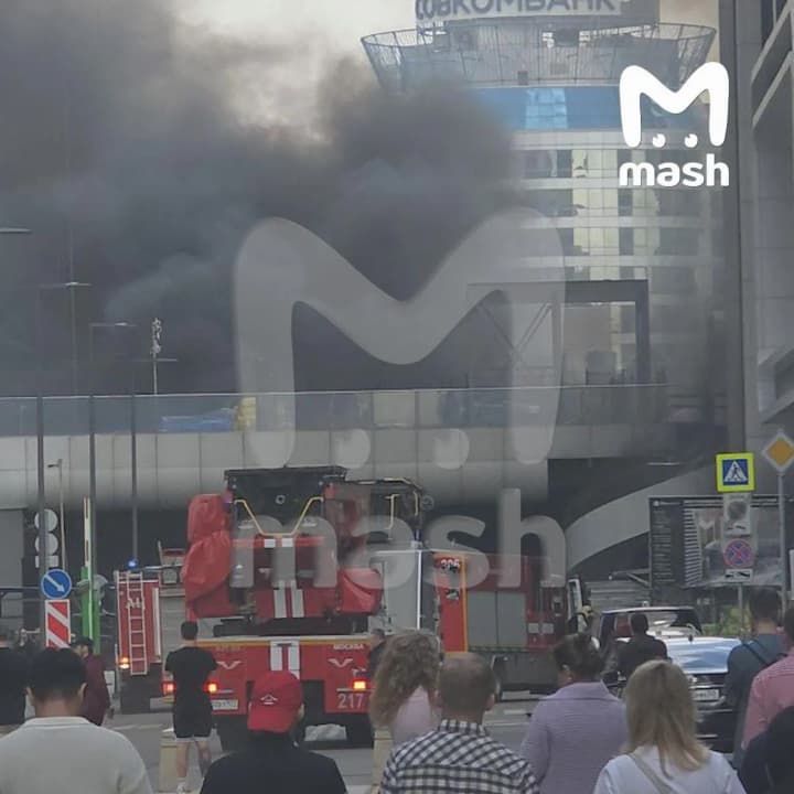 У російському "москва сіті" сталася сильна пожежа: очевидці повідомили про вибух