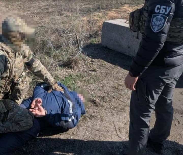 Готували прорив ворожих ДРГ на Сумщину: затримали російського шпигуна та його інформатора