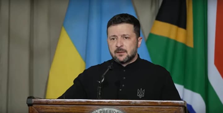 Зеленский не связывает ночной удар рф по Украине с визитом в ЮАР, однако это может быть давлением россии на США