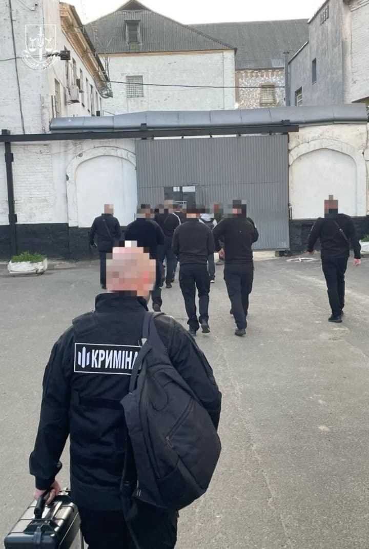 Смерть в'язня у Київському СІЗО: підозри оголошено восьми службовцям та п'яти ув'язненим