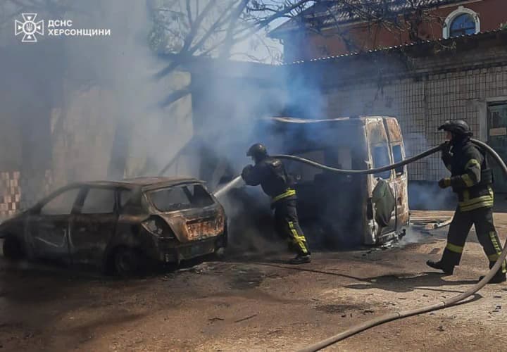 У Херсоні ворог пообіді атакував комунальників: є поранені