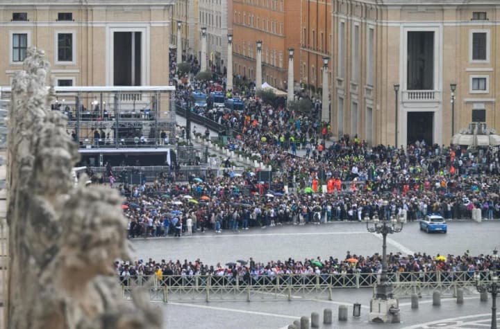 Безпрецедентні заходи безпеки: під час похорону Папи чергуватимуть близько 3 тис. охоронців порядку