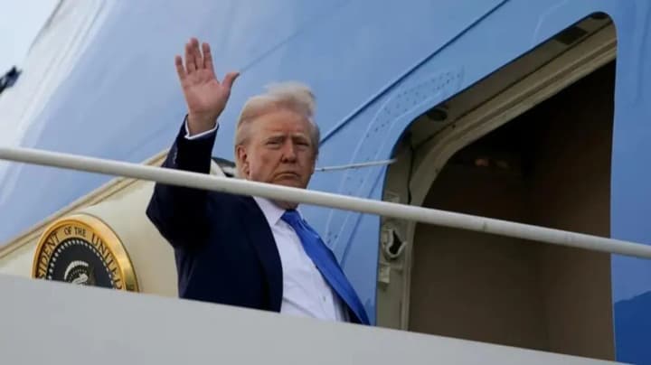 Трамп та його дружина вилетіли до Риму на похорон Папи Франциска