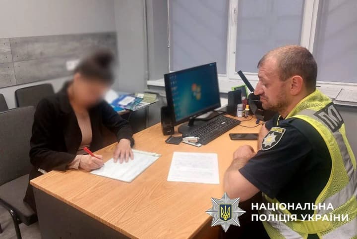 Слушала русскую музыку в День траура: в Киеве привлекли к ответственности 28-летнюю женщину