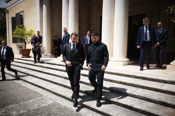 Pressure on Russia and strengthening of Ukrainian air defense: what the presidents of Ukraine and France talked about