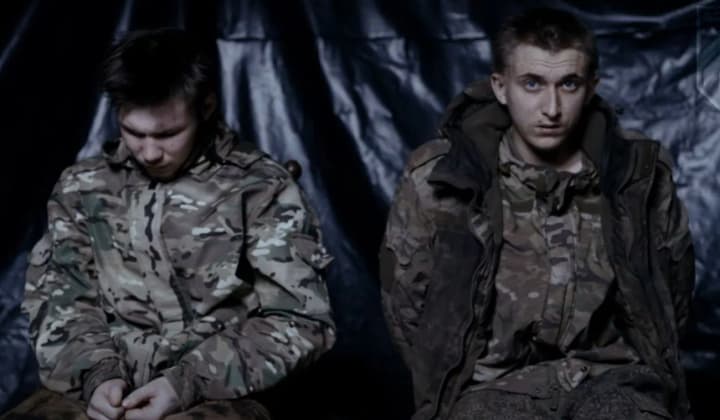 Азовці показали допит росіян, які штурмували позиції на самокатах