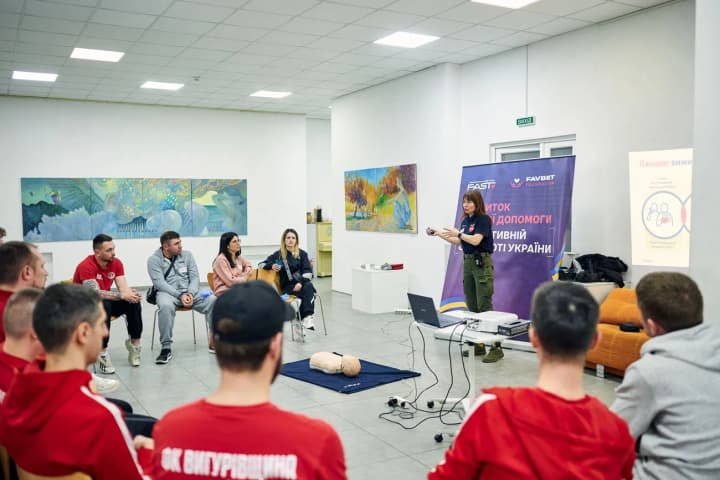 Поруч у критичну мить: тренери опановують навички надання допомоги дітям