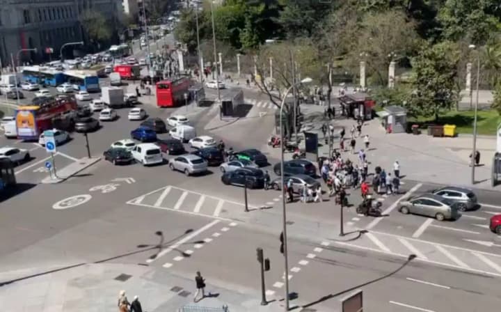 Блекаут на заході ЄС: Банк Іспанії заявив, що послуги доступні, але з перебоями