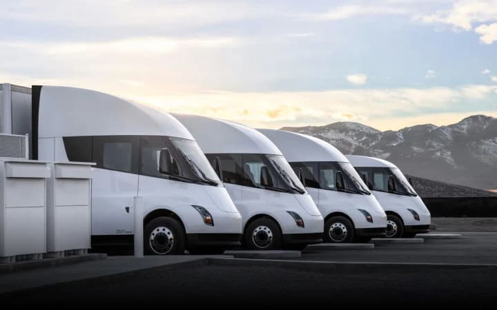 Tesla promises first Semi electric trucks from the assembly line in the USA by the end of the year