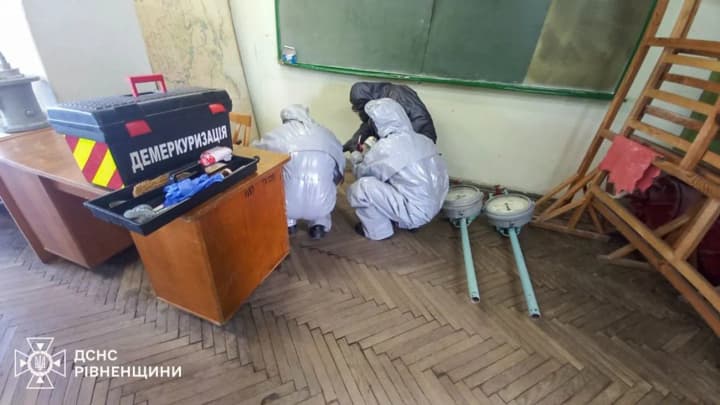 Rescuers collected more than 2 kg of mercury that spilled from a training device at a university in Rivne