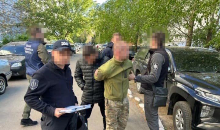 Замість фронту відправив бійців робити ремонт у квартирі: на Одещині ДБР затримала командира військової частини