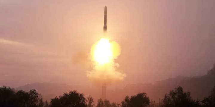 КНДР випробувала запуск ракет з нового есмінця "Чхве Хьон"