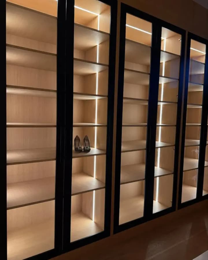 Sarah Gellar Showed Off a Great Wardrobe, Like Carrie Bradshaw from "Sex and the City"
