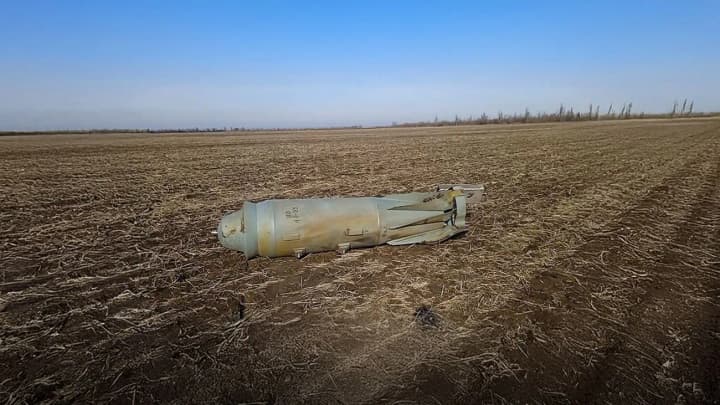 Міноборони: авіація рф скинула понад 5000 КАБів у квітні, 1200 з них - на курщині