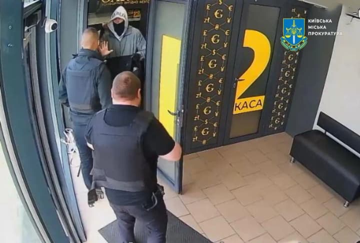 У Києві студент погрожував підірвати обмінник: вимагав гроші, а потім назвав це жартом