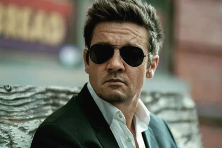 Пережив клиническую смерть после аварии на снегоходе: Джереми Реннер в мемуарах сделал сенсационное признание