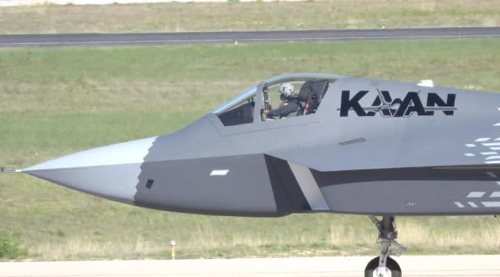 Туреччина завершить нові прототипи винищувача KAAN до кінця 2025 року