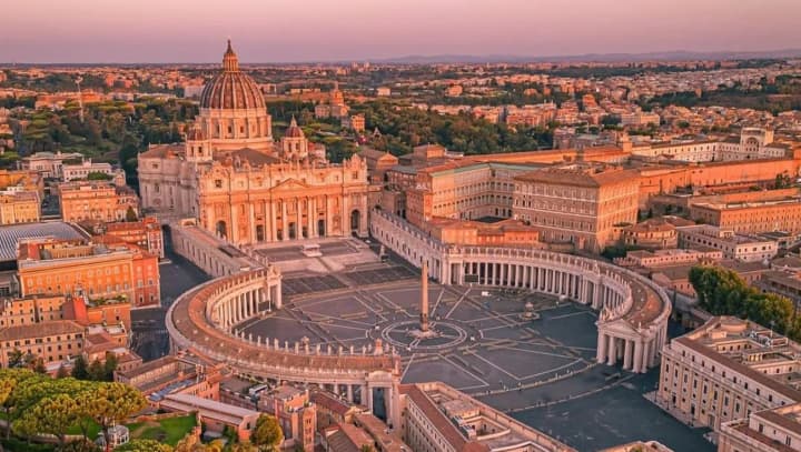 Консервативні католики хочуть зробити Ватикан "великим знову" - Politico