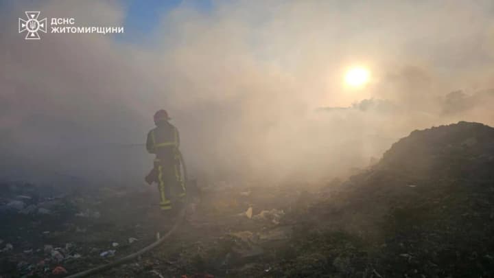 Large-scale fire broke out at a landfill in Zhytomyr: schools switched to distance learning