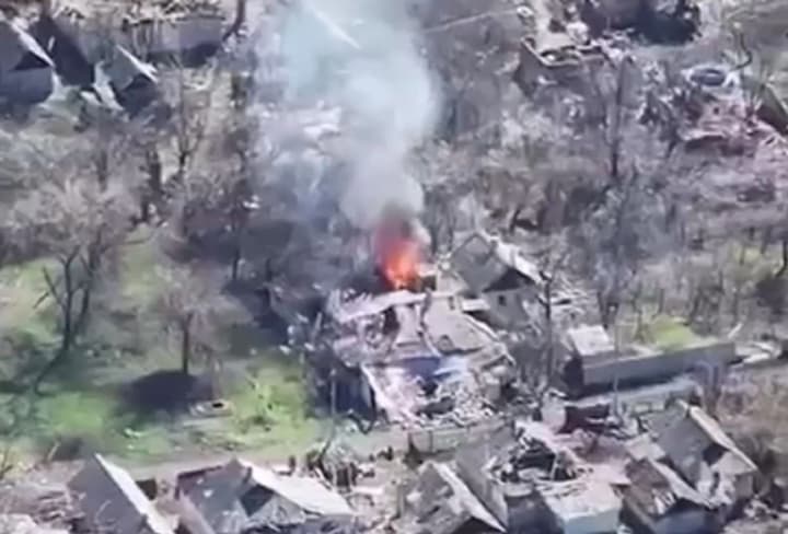 Assault troops of the Armed Forces of Ukraine showed the spectacular destruction of a mortar, ammunition depot and infantry of the occupiers