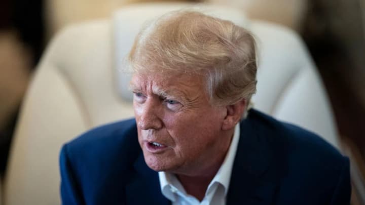 Трамп заборонив фінансування досліджень з покращення небезпечних патогенів - Reuters