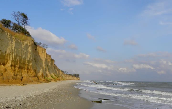 На узбережжі Одещини виявили чергову ділянку, забруднену мазутом - еколог 