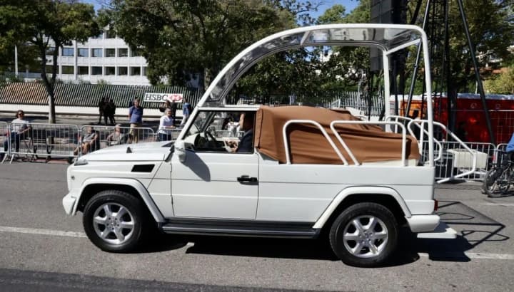 Папамобиль переоборудуют в детскую клинику в Газе