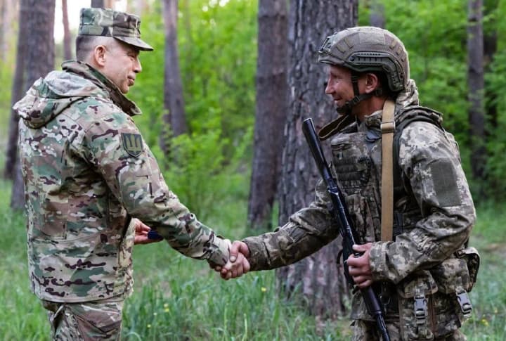 Сирський нагородив бійців 425-й полку "Скала", які воюють на Покровському напрямку