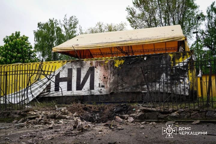 У Черкасах росіяни атакували дроном: є пошкодження і тяжко поранений