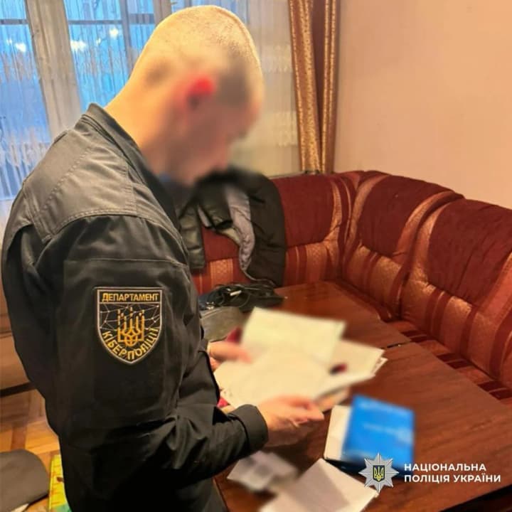 Promised travel abroad and work in the defense industry: a fraudster who earned almost UAH 400,000 was exposed in Lviv region