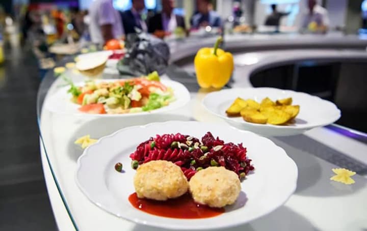 Бесплатное питание с сентября планируют распространить на всех школьников в прифронтовых областях