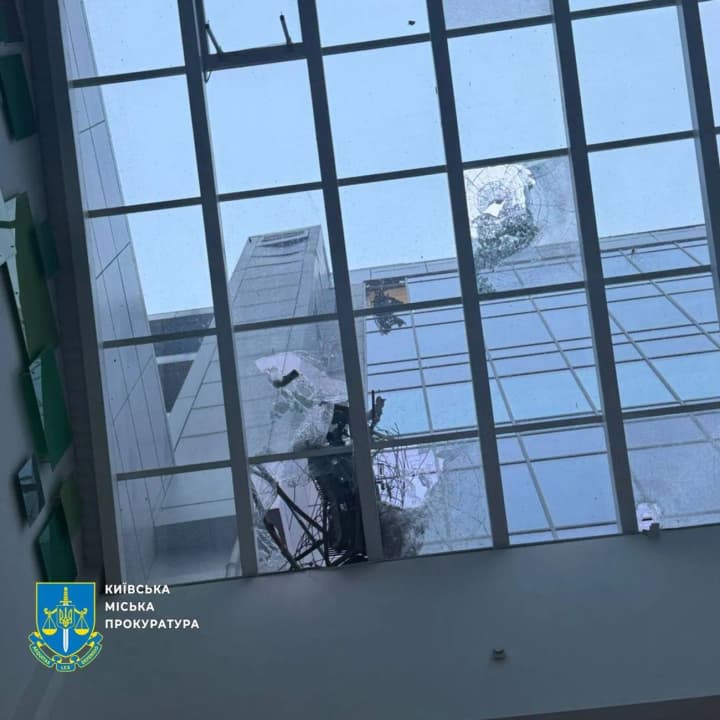Атака рф на Київ зачепила вже п'ять районів: пошкоджено бізнес-центр