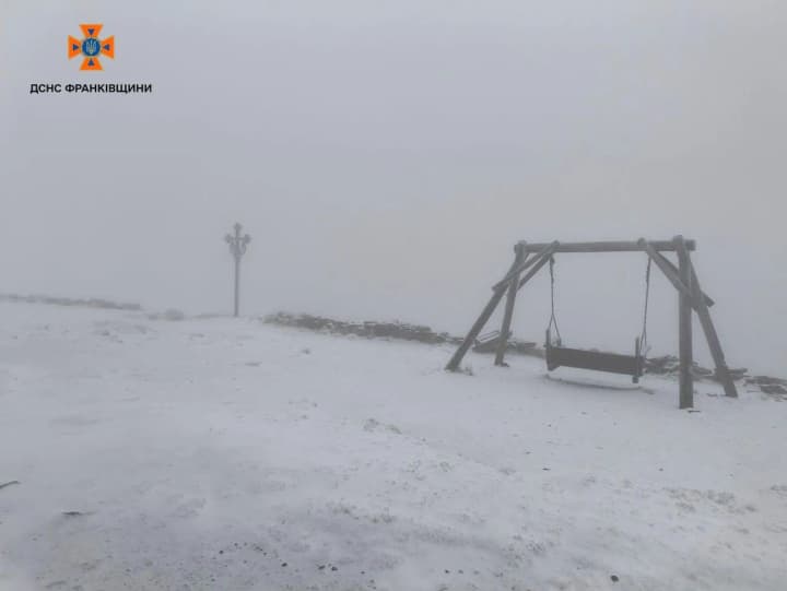 "May is May, but there's snow in the mountains": it's snowing again in the Carpathians, tourists are warned against hiking