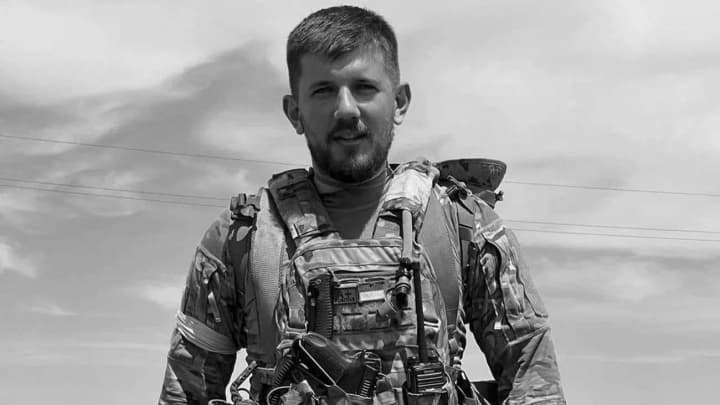 The President posthumously awarded the title of Hero of Ukraine to activist and serviceman Pavlo Petrychenko.

