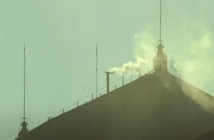 У Ватикані обрали нового Папу Римського: над Сикстинською капелою білий дим