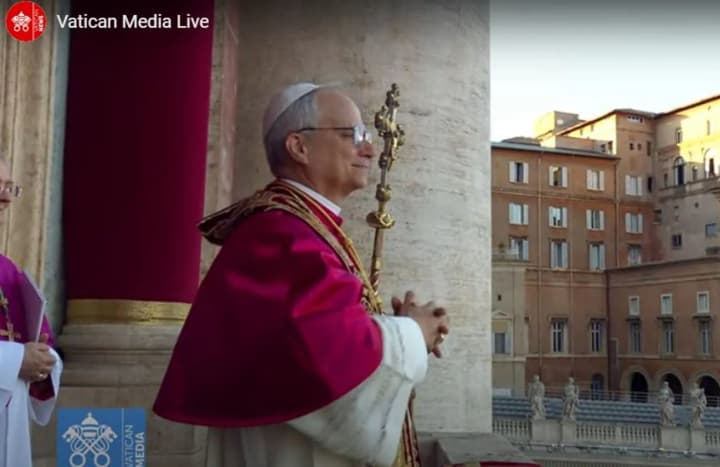Новий Папа вийшов на балкон собору Святого Петра