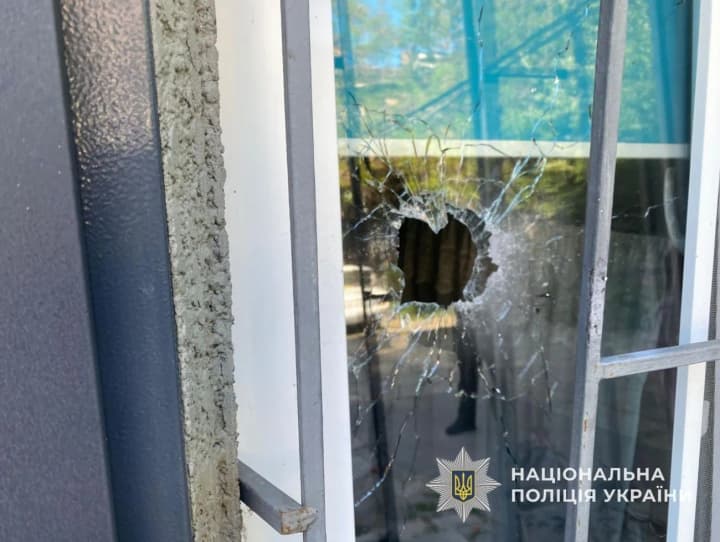 В Одесі чоловік обстріляв квартиру дружини через ревнощі