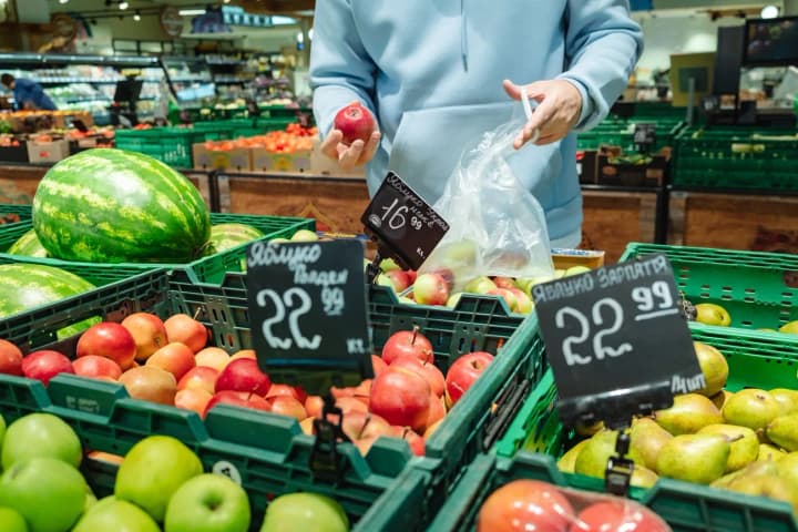 Inflation accelerated to 15.1%. Pork and fruits rose in price the most during the month, eggs became cheaper