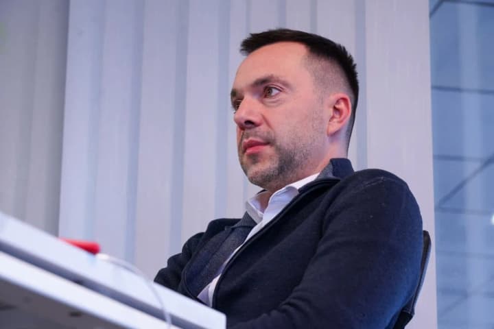 YouTube has blocked the channel of Arestovych and other sanctioned "vloggers"
