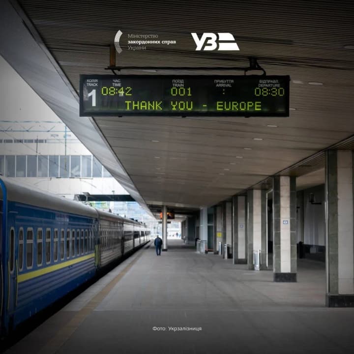 "Thank you, Europe!": the largest railway stations in Ukraine joined the Ministry of Foreign Affairs campaign for Europe Day